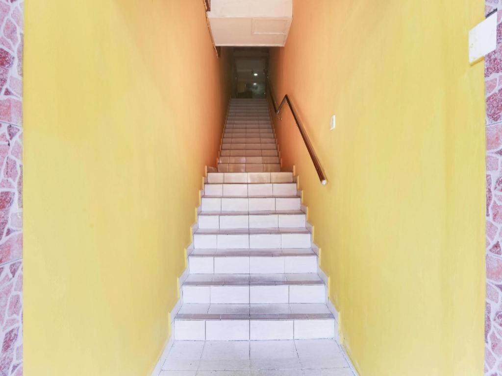 Oyo 89406 Lucky Budget Hotel Nilai Ngoại thất bức ảnh